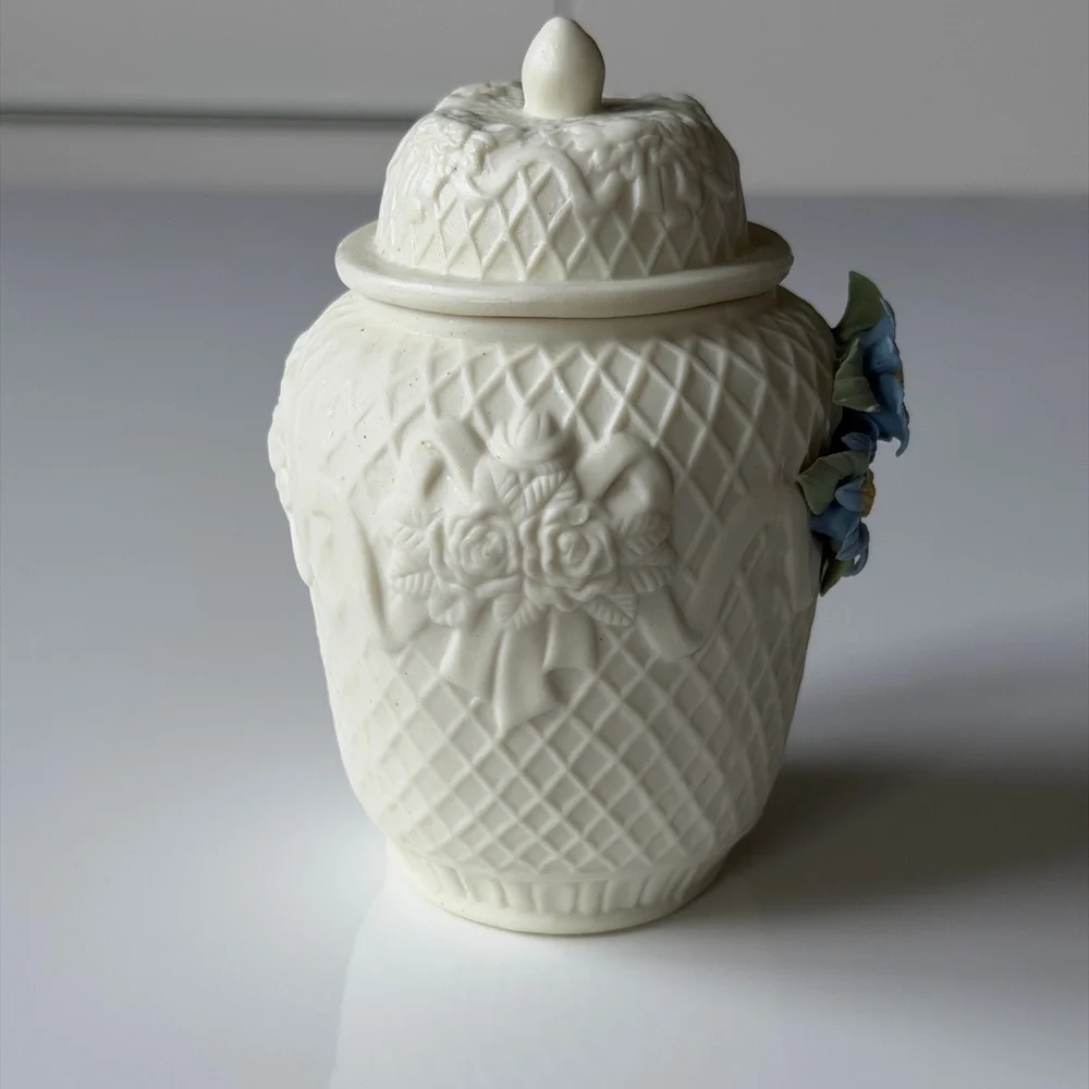 Vintage Hermitage Pottery Jade Ginger Box / Jar With Blue Flowers 🌺